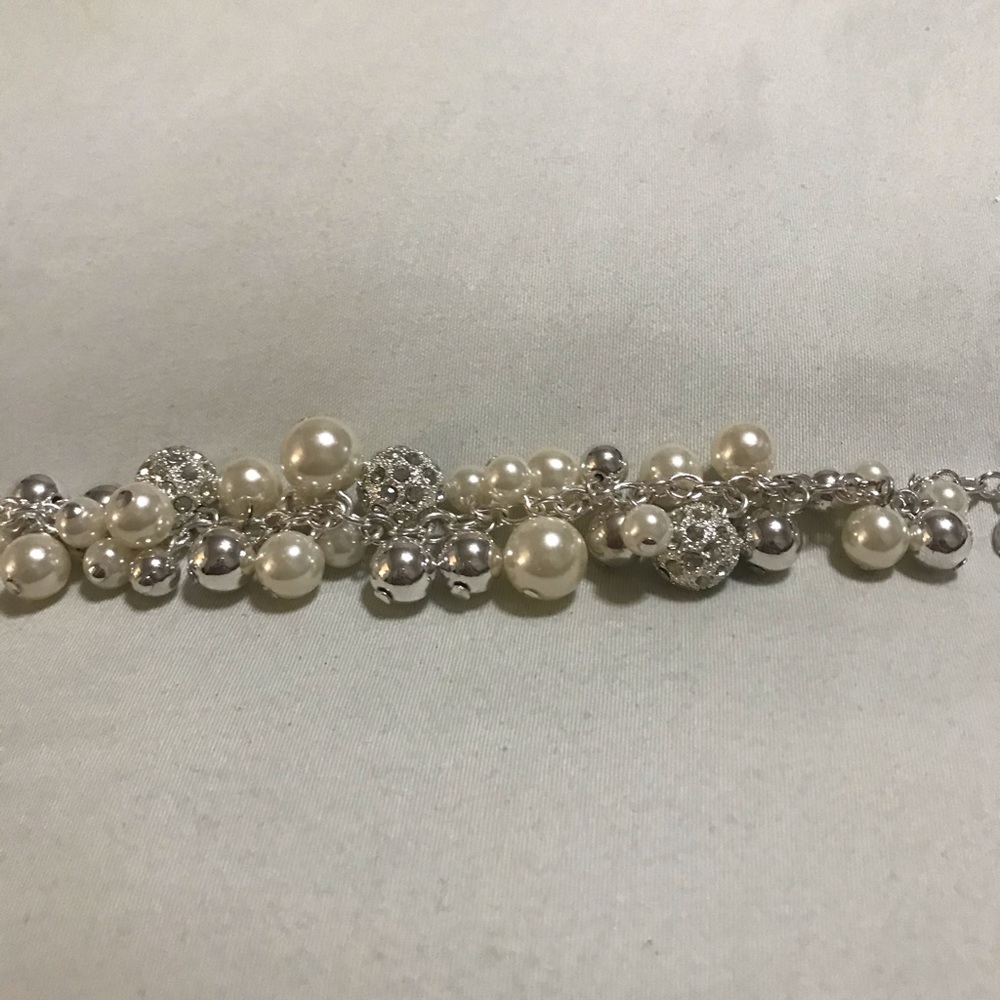 Beautiful bracelet 8” with faux pearls and beads